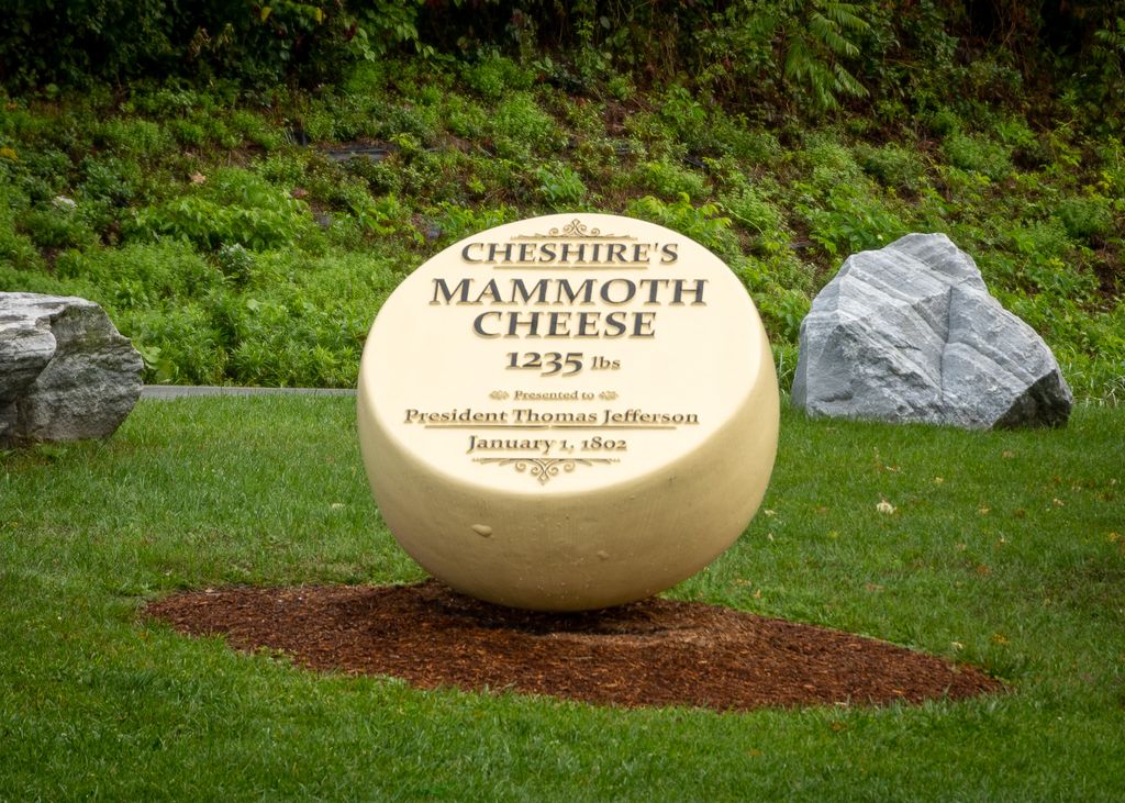 Cheshire’s Mammoth Cheese monument