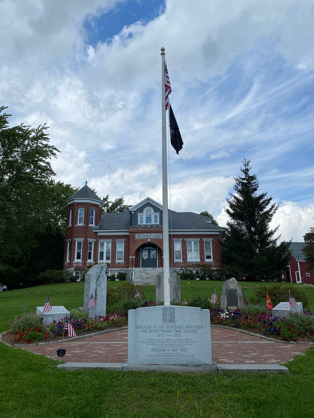 Dunstable Veterans Memorials