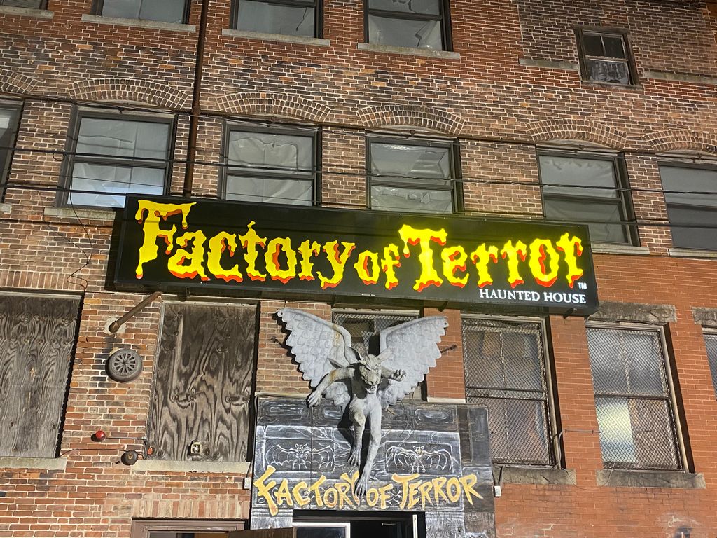FACTORY-OF-TERROR-HAUNTED-HOUSE-1