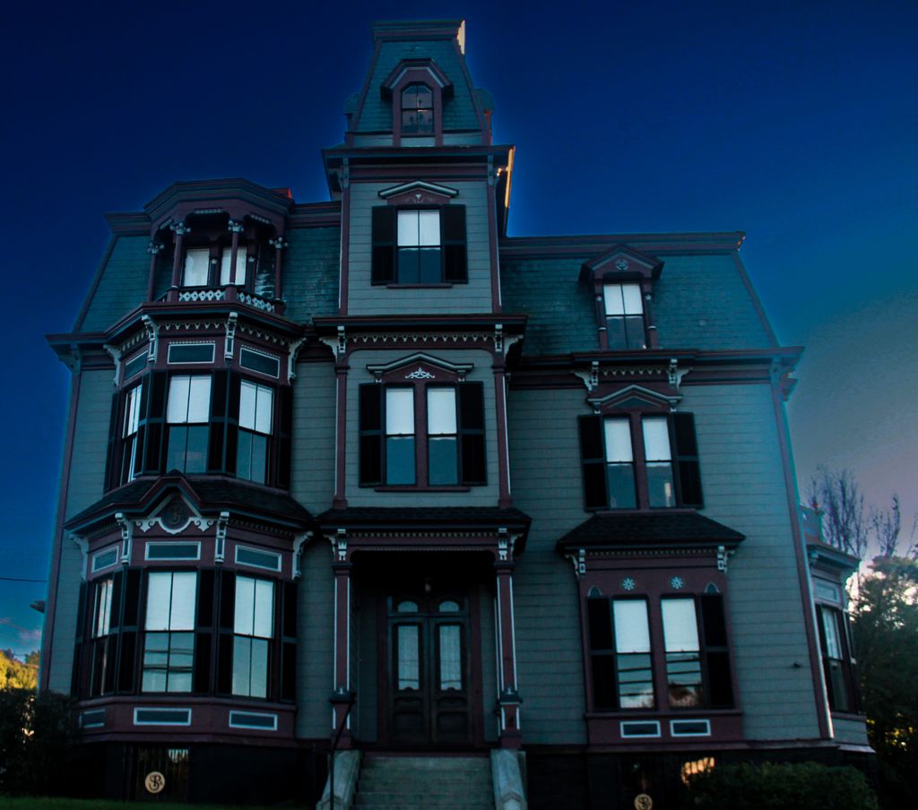 SK Haunted Victorian Mansion