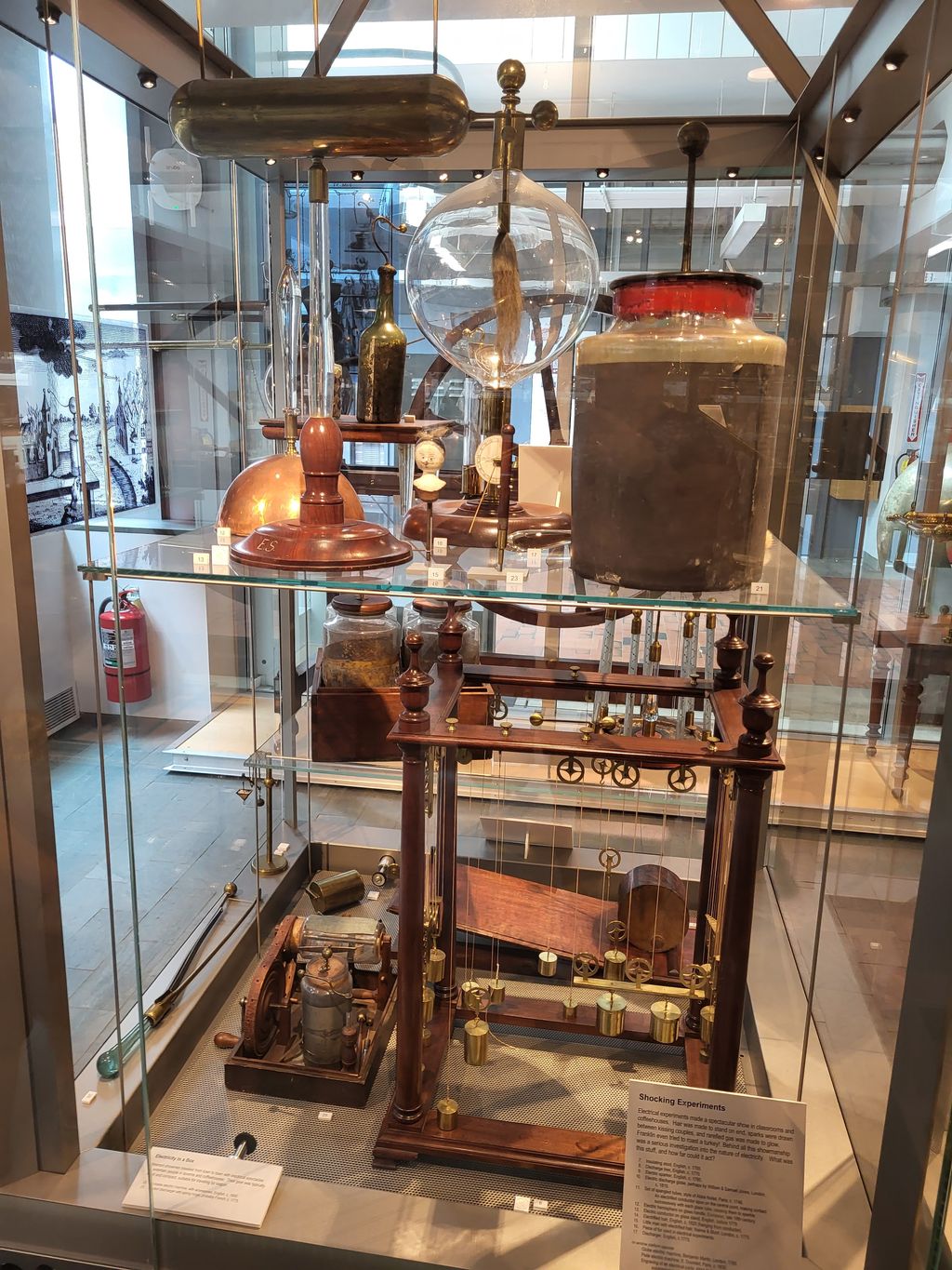 The-Collection-of-Historical-Scientific-Instruments-at-the-Putnam-Gallery
