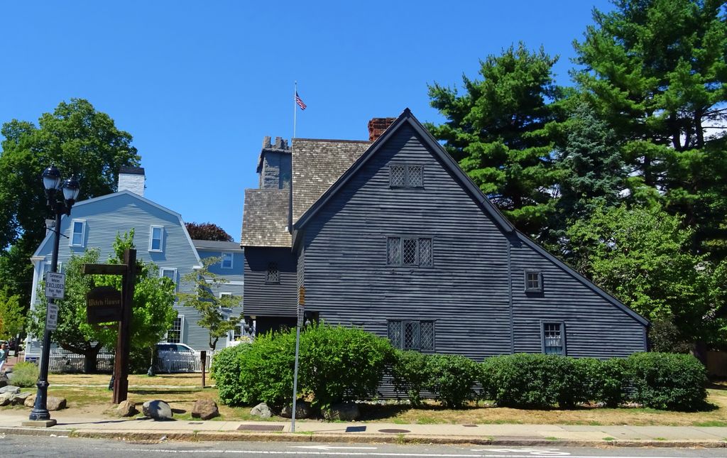 The-Witch-House-at-Salem-1