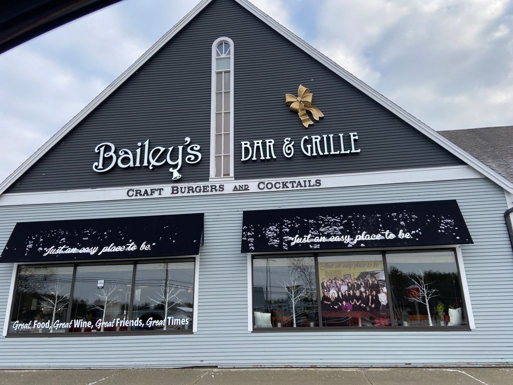 Baileys-Bar-Grille-2