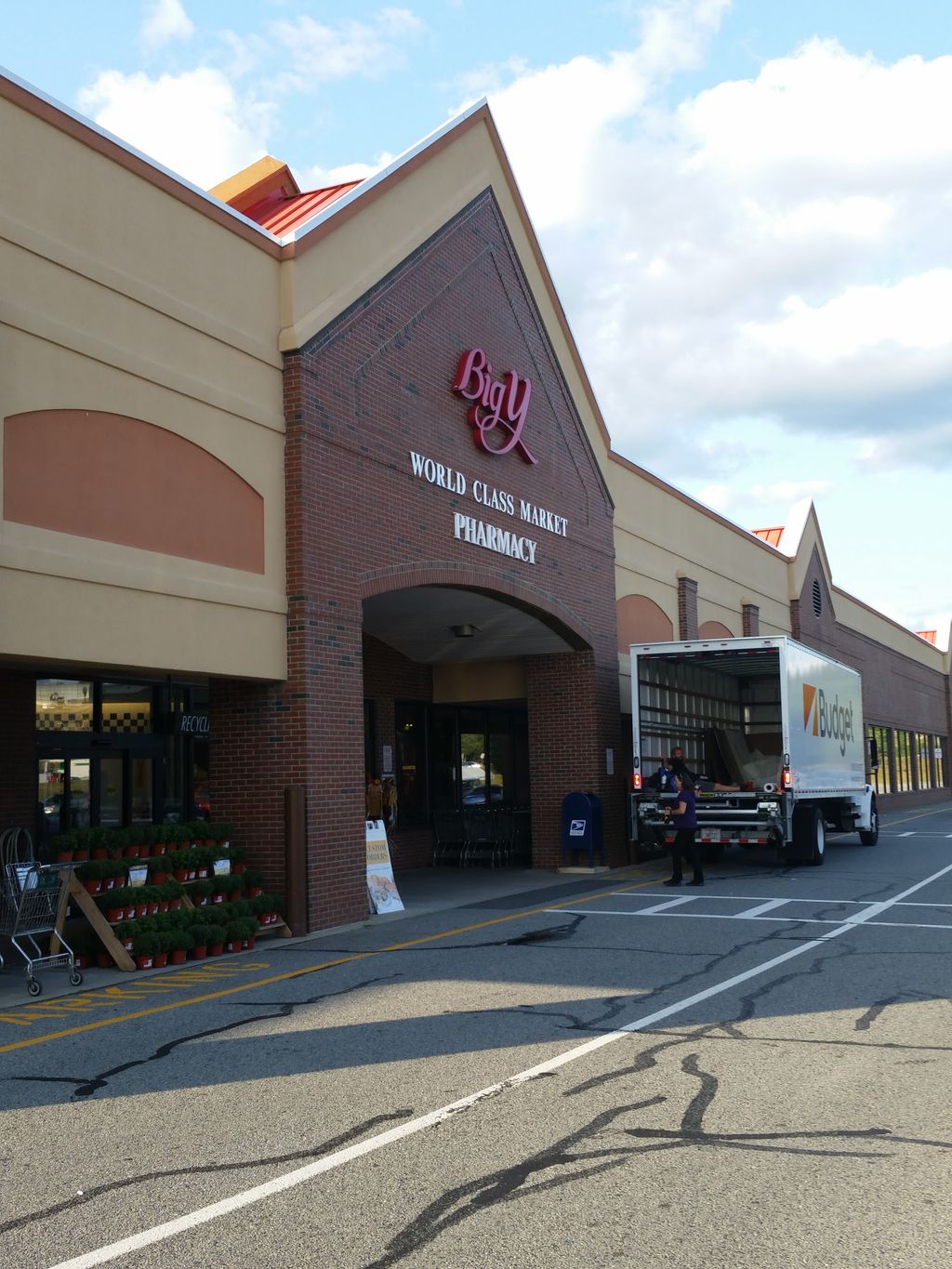 Find Fresh Produce and More at Ludlow's Top 5 Grocery Stores ...