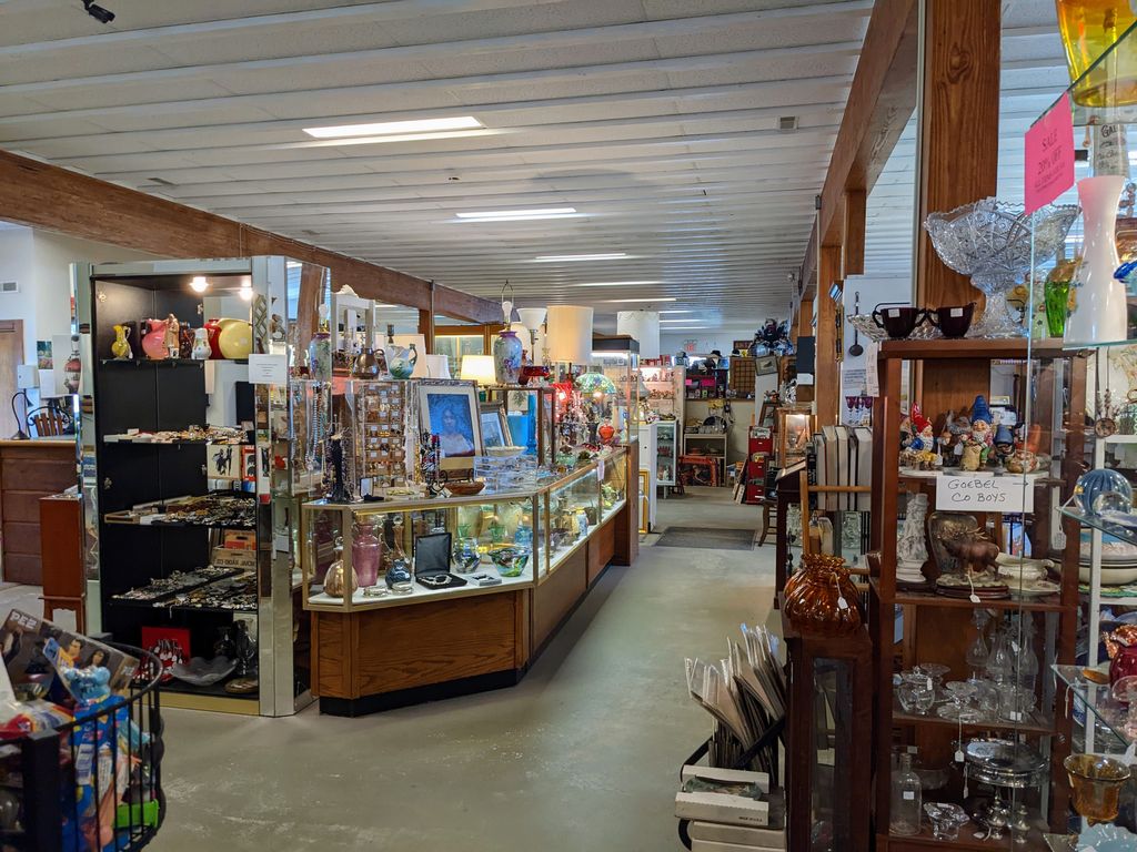 Brimfield-Antiques-Center-1