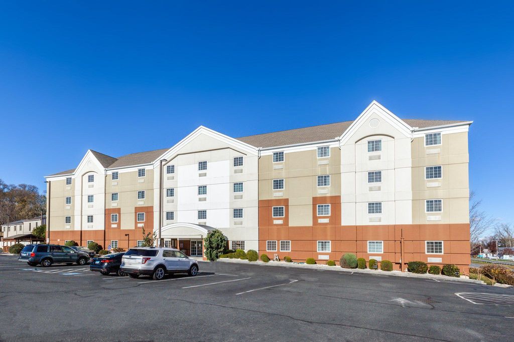 Candlewood-Suites-West-Springfield-an-IHG-Hotel