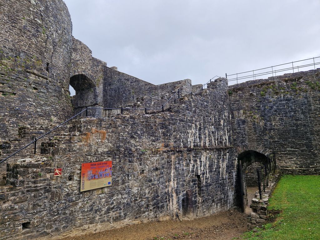 Castle-Dinefwr-2