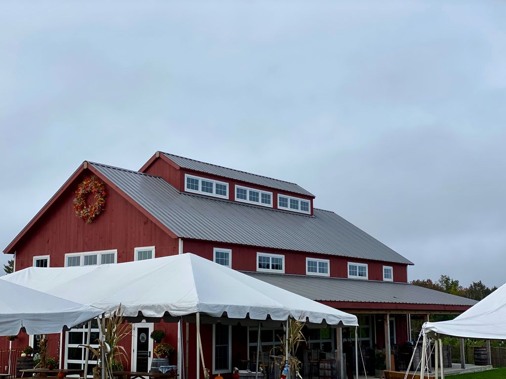 Cider-Barn-Taproom-at-Carlson-Orchards