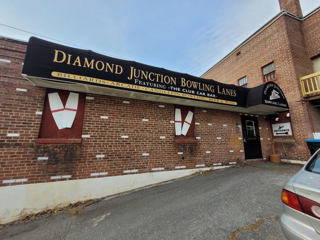 Diamond-Junction-Bowling-Lanes