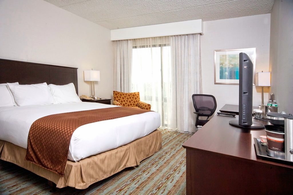 DoubleTree-by-Hilton-Hotel-Hartford-Bradley-Airport-1