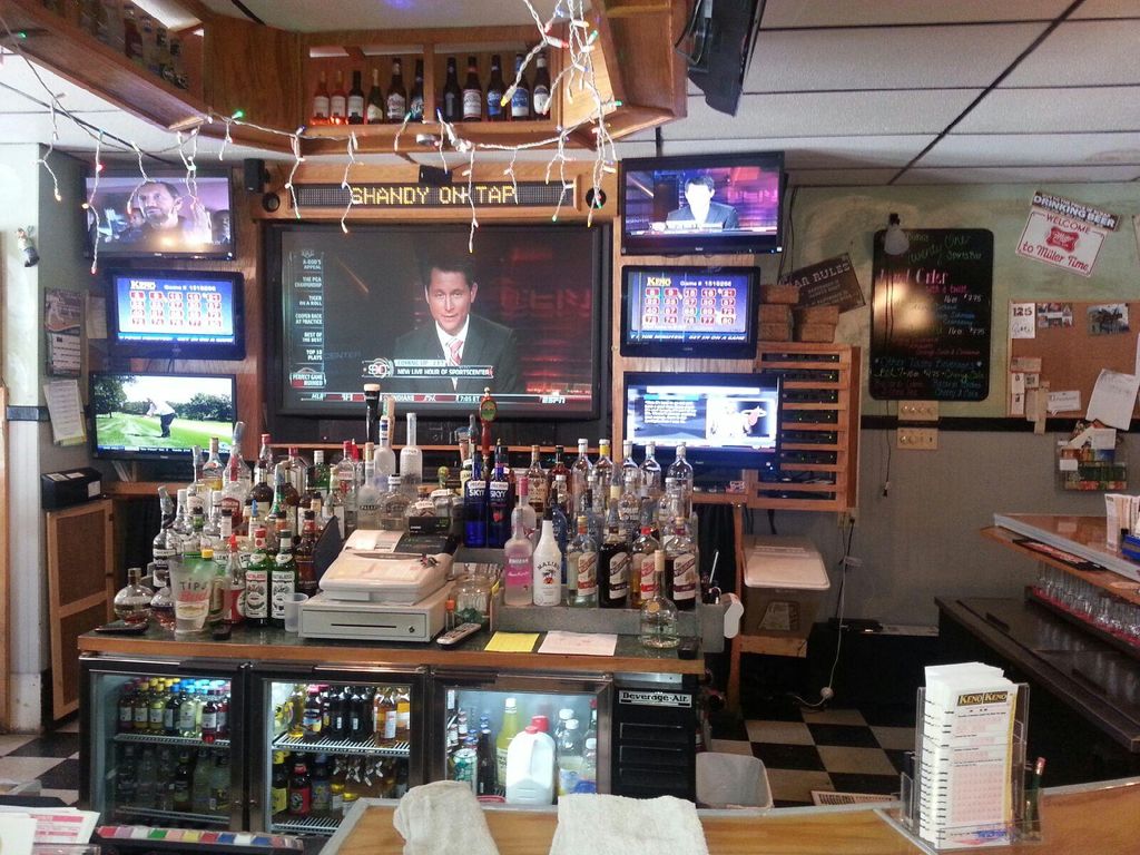 Dukes-Twenty-One-Sports-Bar-21-West