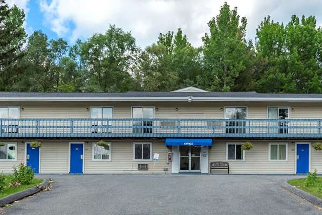 Econo-Lodge-Lee-Great-Barrington