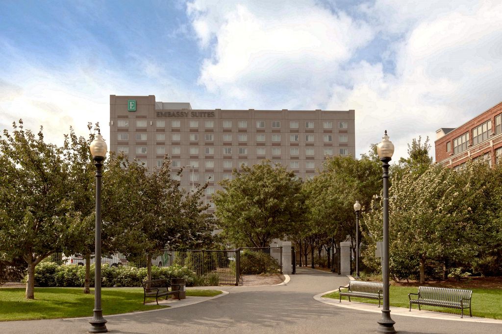 Embassy-Suites-by-Hilton-Boston-at-Logan-Airport