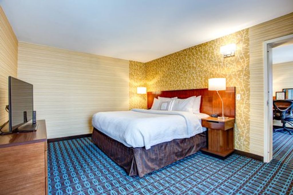 Fairfield-Inn-Suites-by-Marriott-Springfield-Holyoke-1