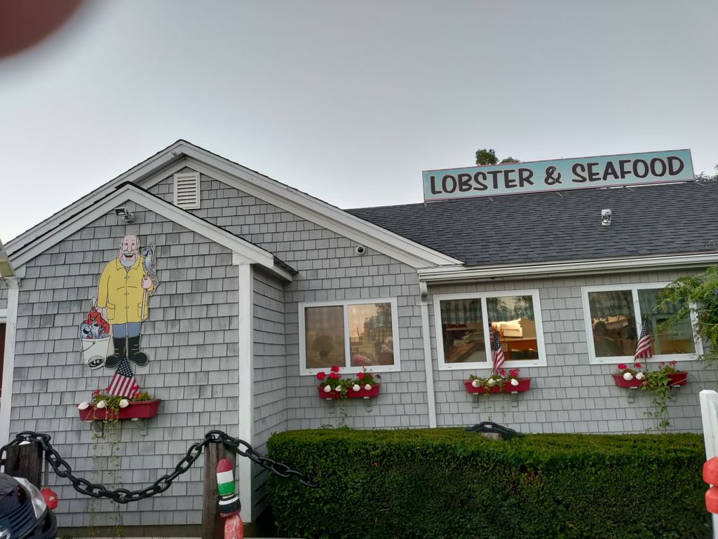 Friendly-Fisherman-Restaurant-and-Fish-Market