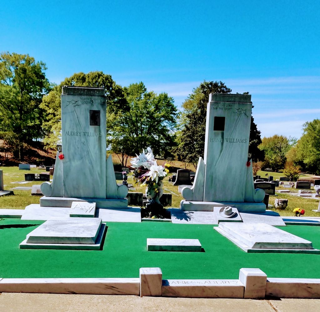 Hank-Williams-Memorial-Gravesite