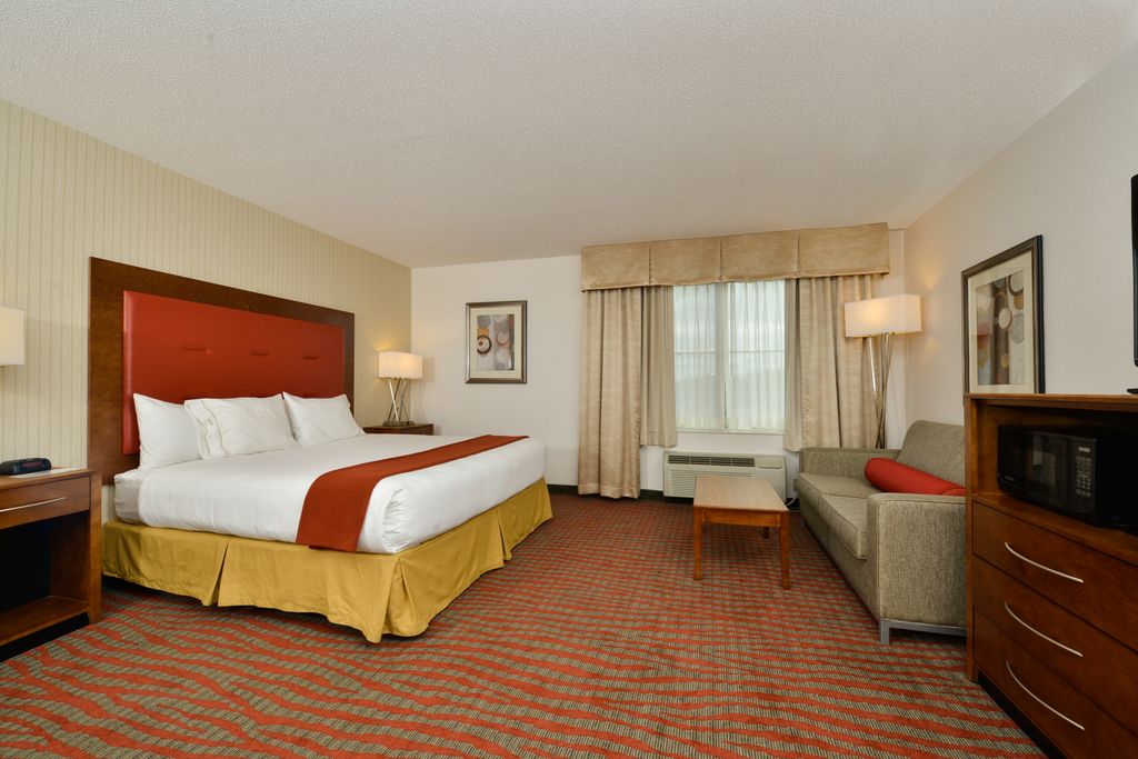 Holiday-Inn-Express-Boston-Milford-an-IHG-Hotel-1