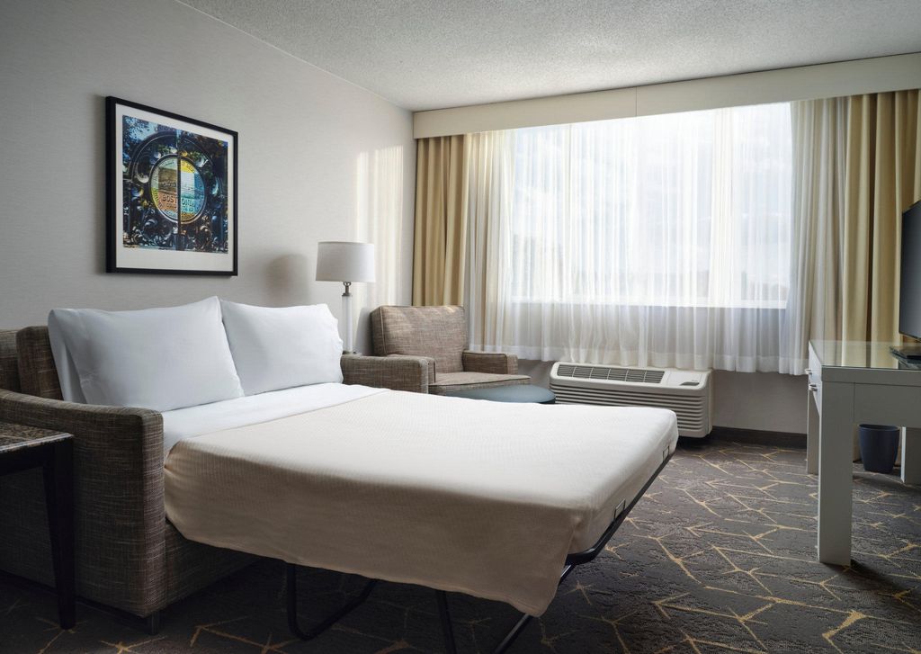 Holiday-Inn-Suites-Boston-Peabody-an-IHG-Hotel-3