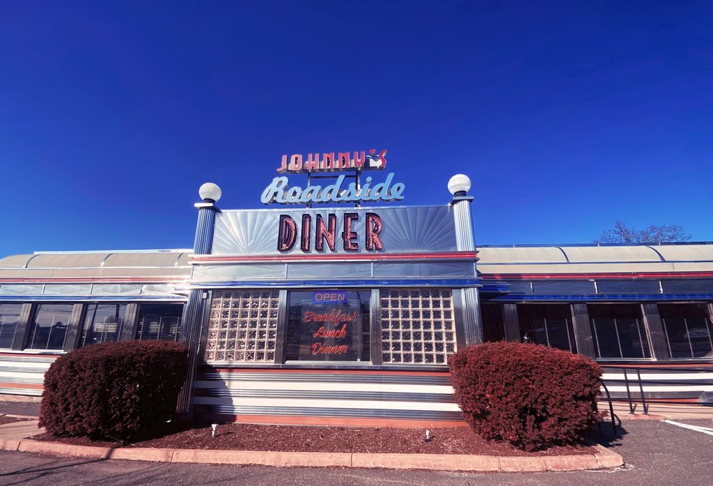 Johnnys-Roadside-Diner-2