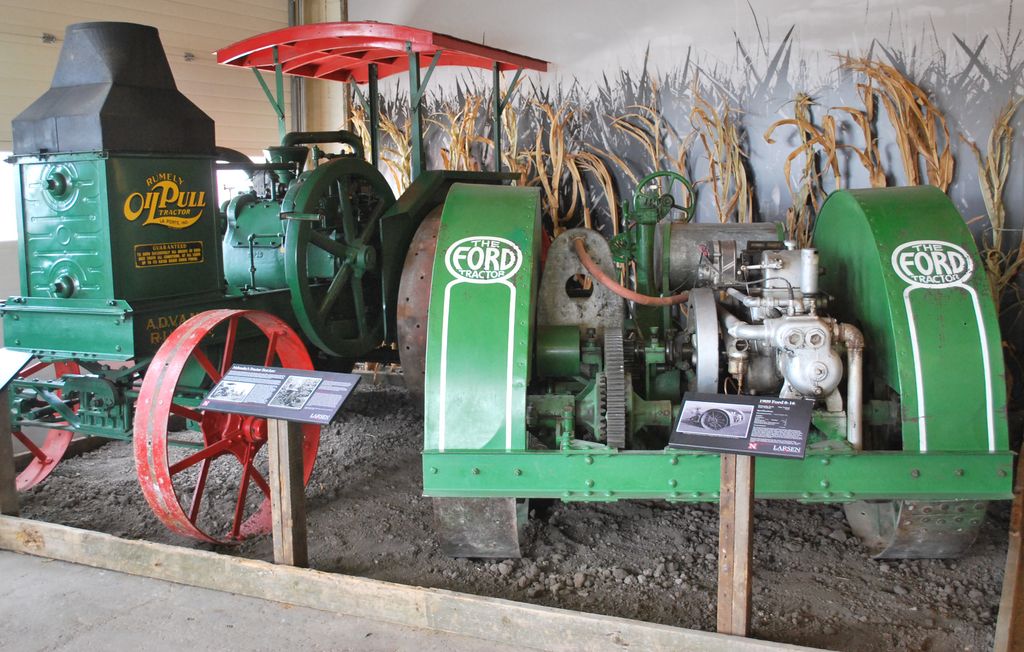 Larsen-Tractor-Museum-1