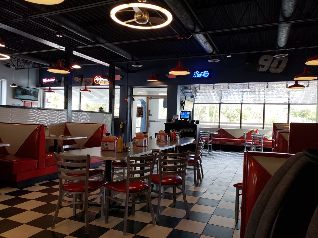 Macks-Original-Pizza-Pub-KCs-Classic-Burger-Bar
