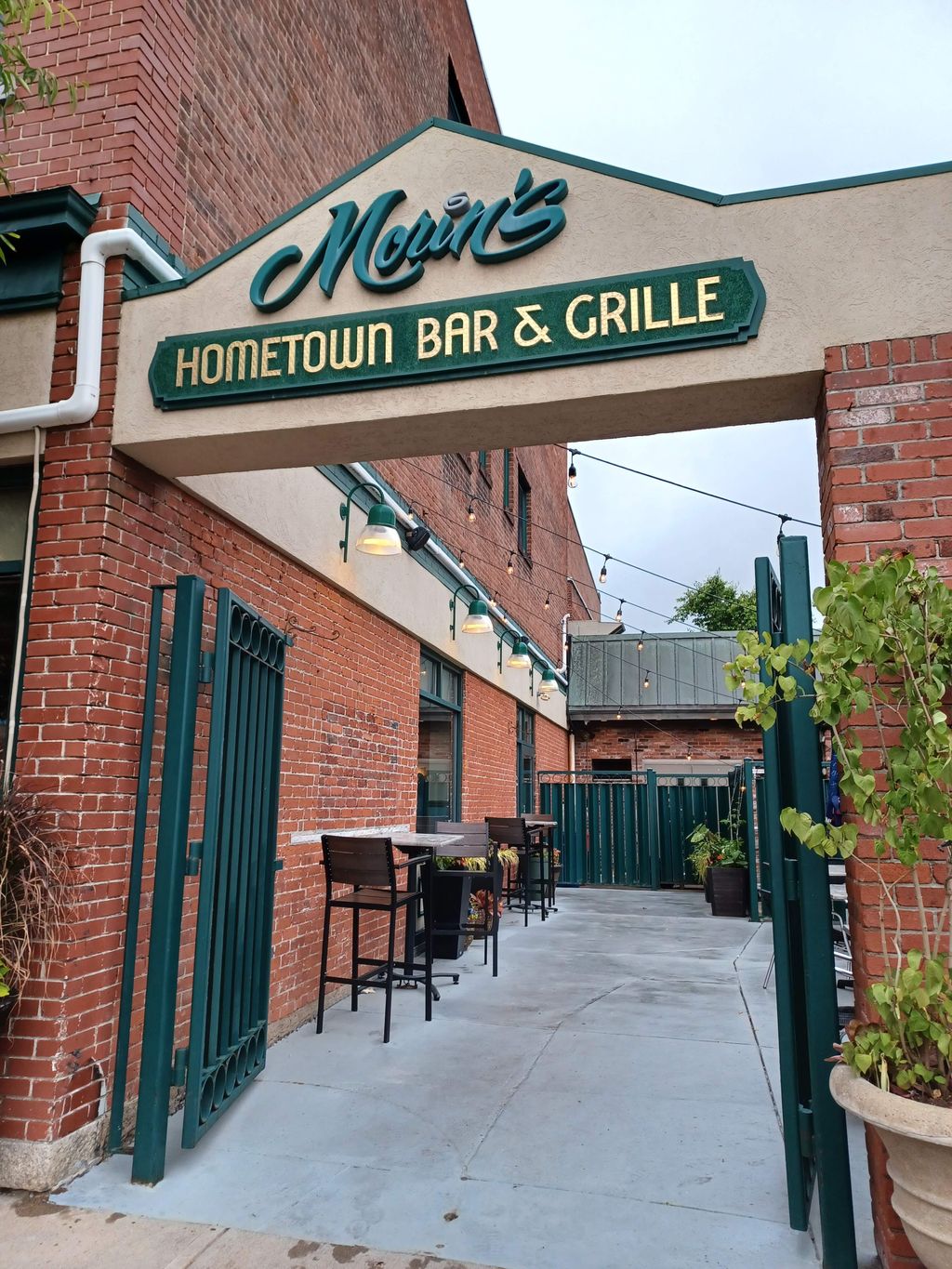 Morins-Hometown-Bar-Grille