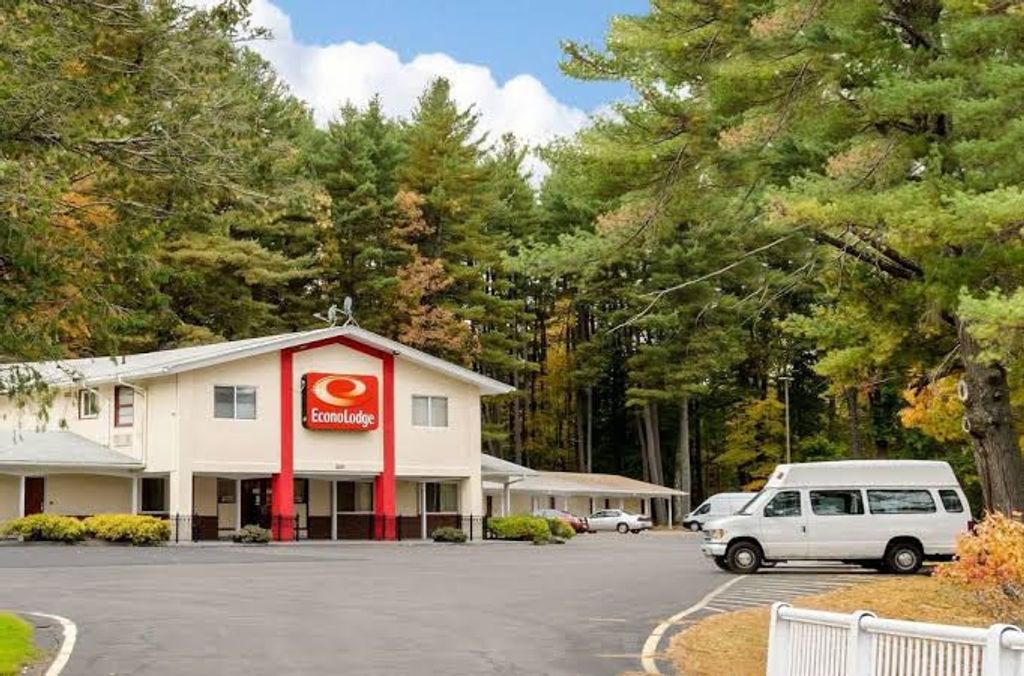 Red-Roof-Inn-Sutton