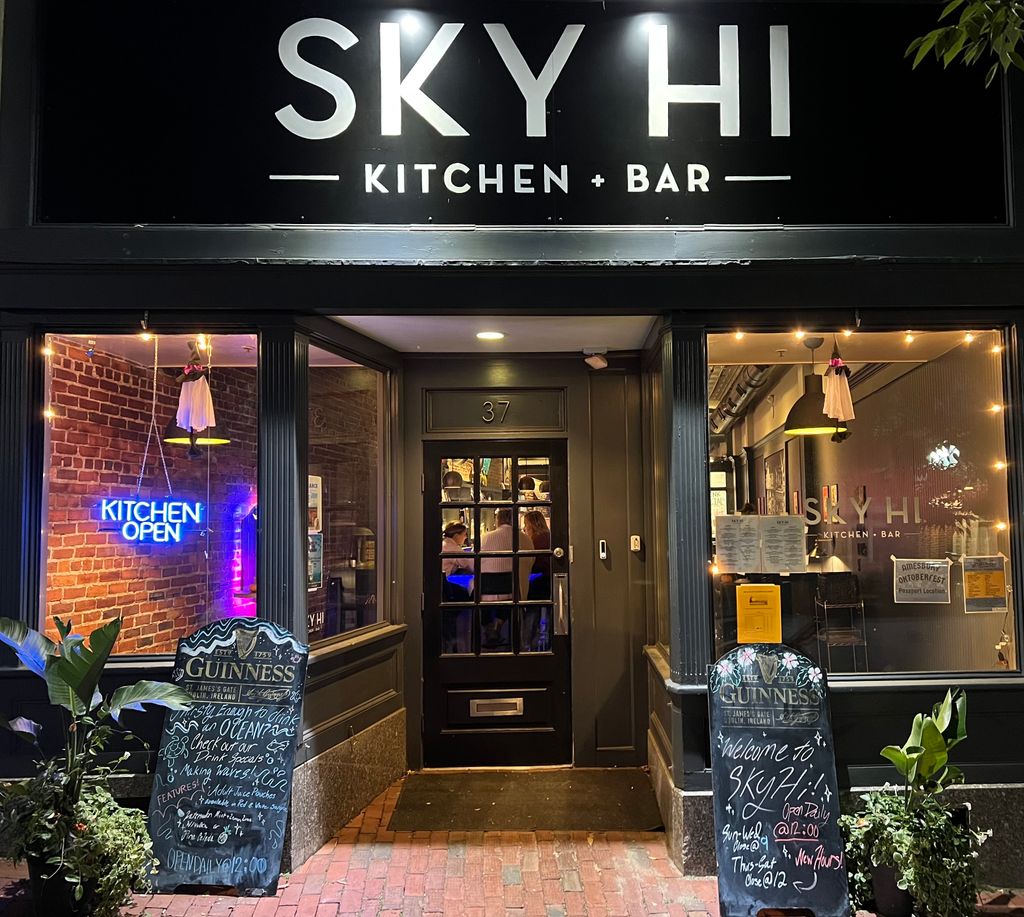 SKY-HI-Kitchen-Bar