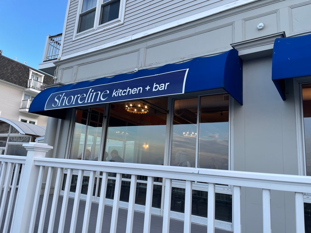 Shoreline-Kitchen-Bar