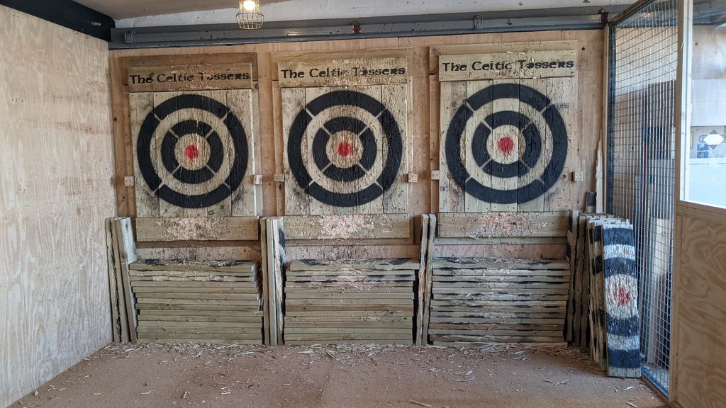 The-Celtic-Tossers-Axe-Throwing-1