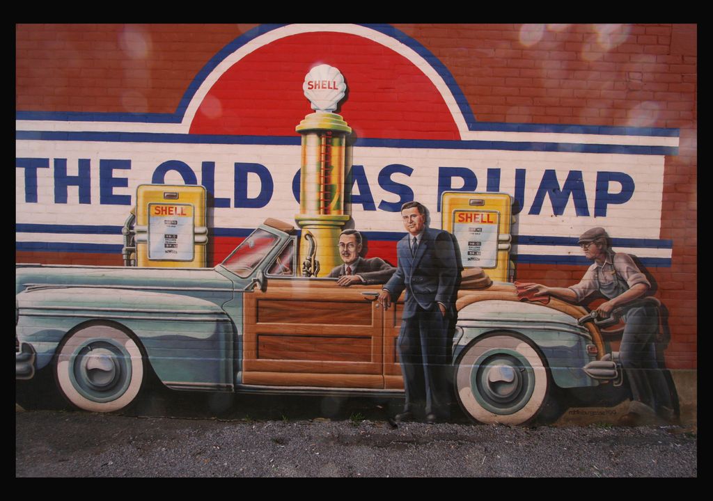 The-Old-Gas-Pump-Mural