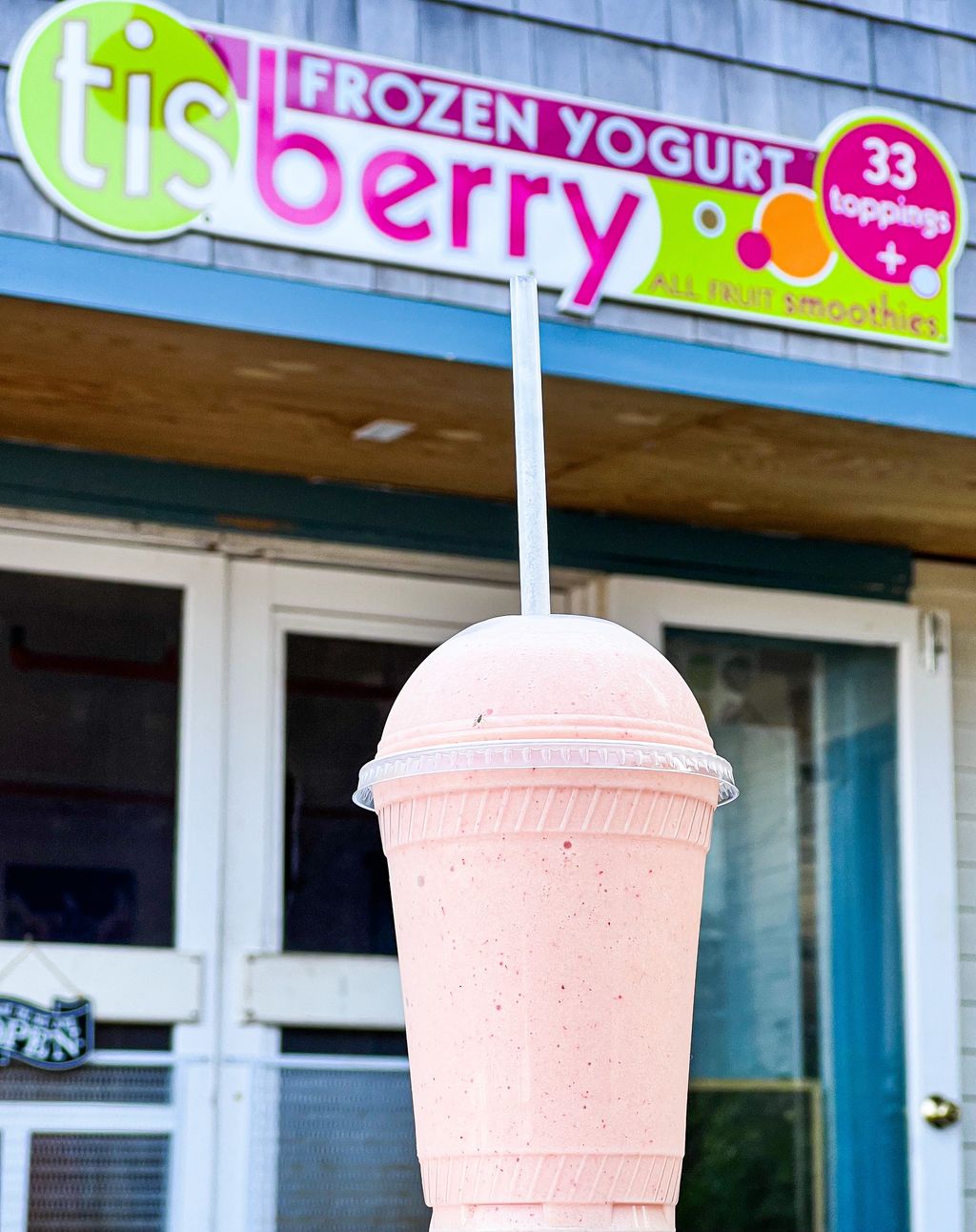 Tisberry-Cafe-Frozen-Yogurt-Smoothies-and-Superfood-Bowls