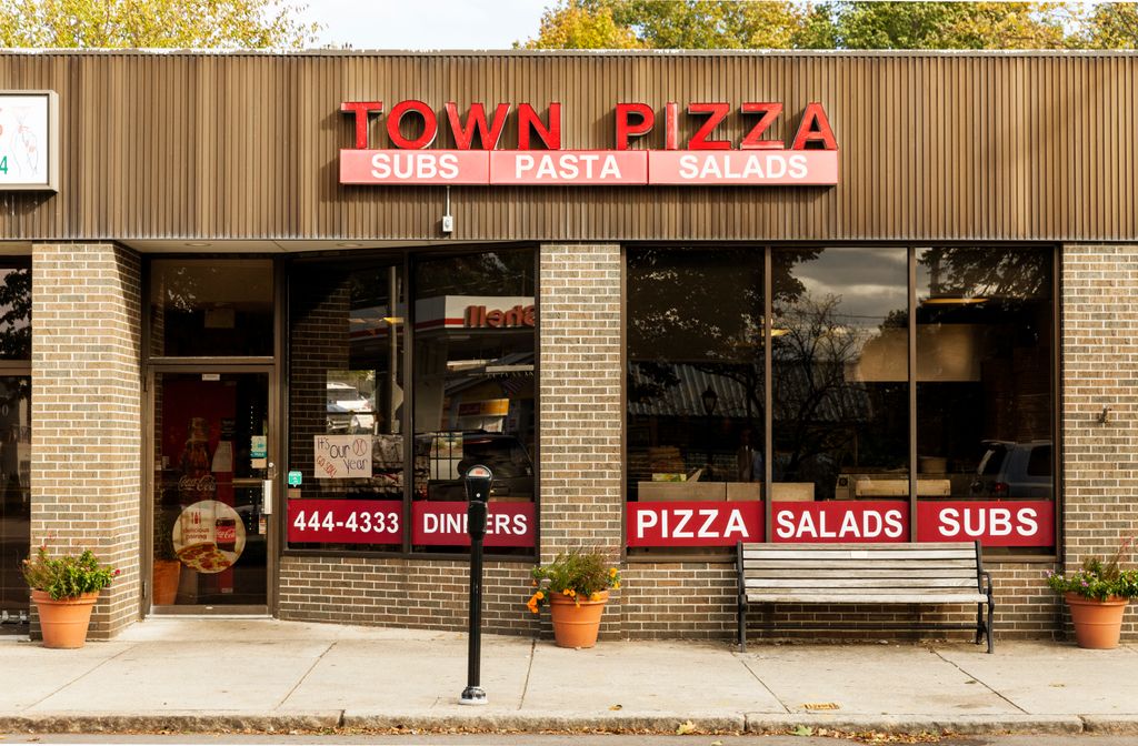 Town-House-of-Pizza