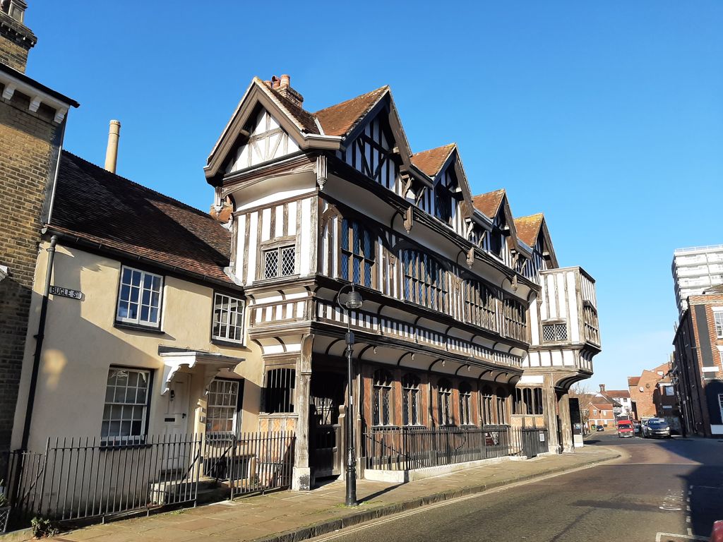 Tudor-House-Garden-1