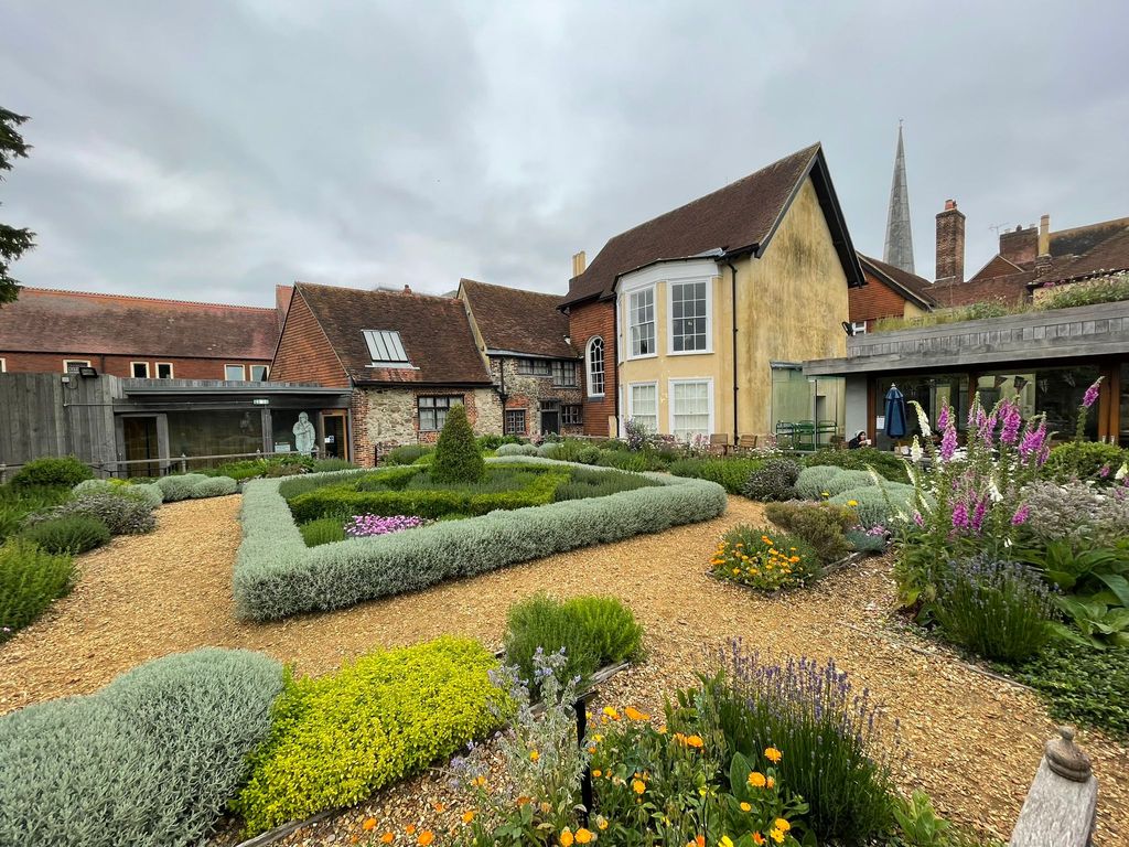 Tudor-House-Garden-2