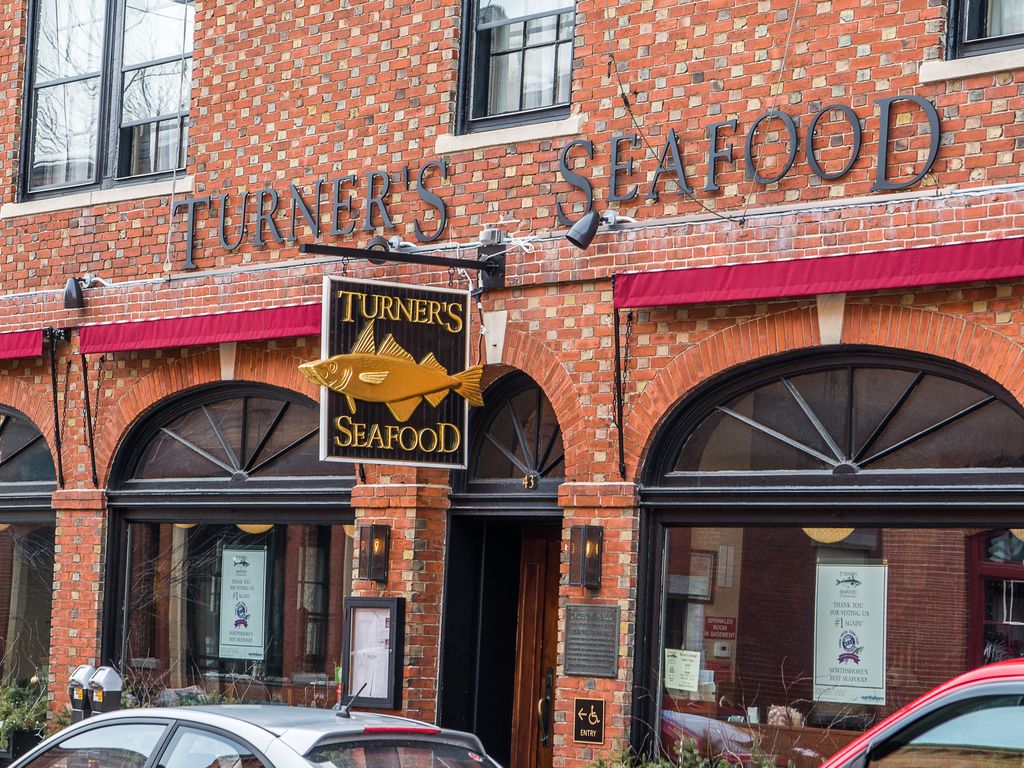 Turners-Seafood-at-Lyceum-Hall-Salem