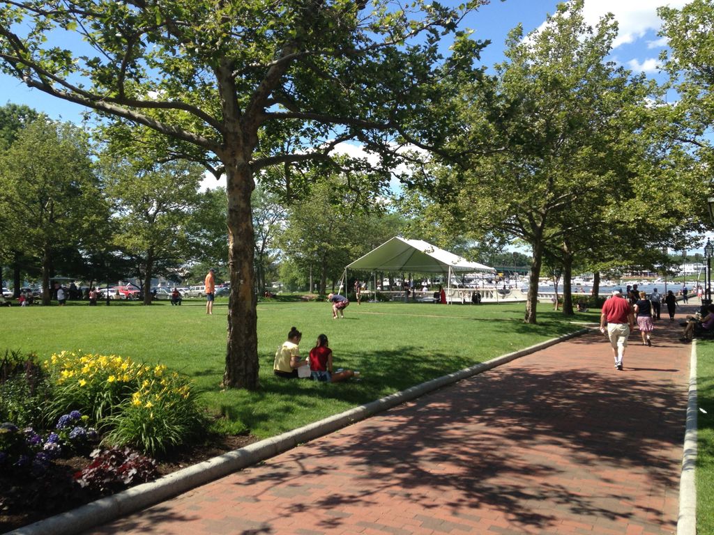 Waterfront-Promenade-Park