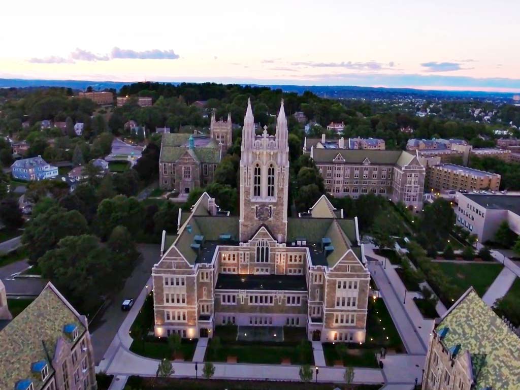 Guided campus tours at Boston College for prospective students and