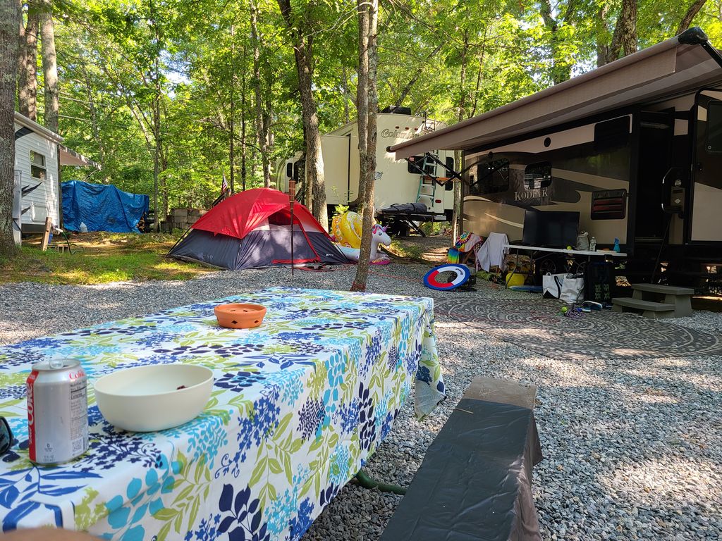 Country-Shore-Camping-Area