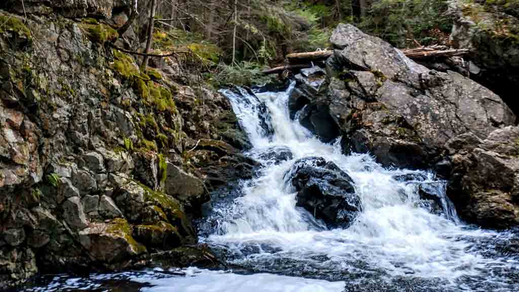 Bear's Den Falls