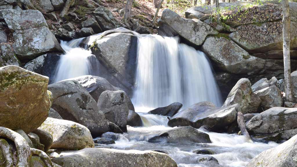 Massachusetts Waterfalls: Explore Top 10 Best Waterfalls ...