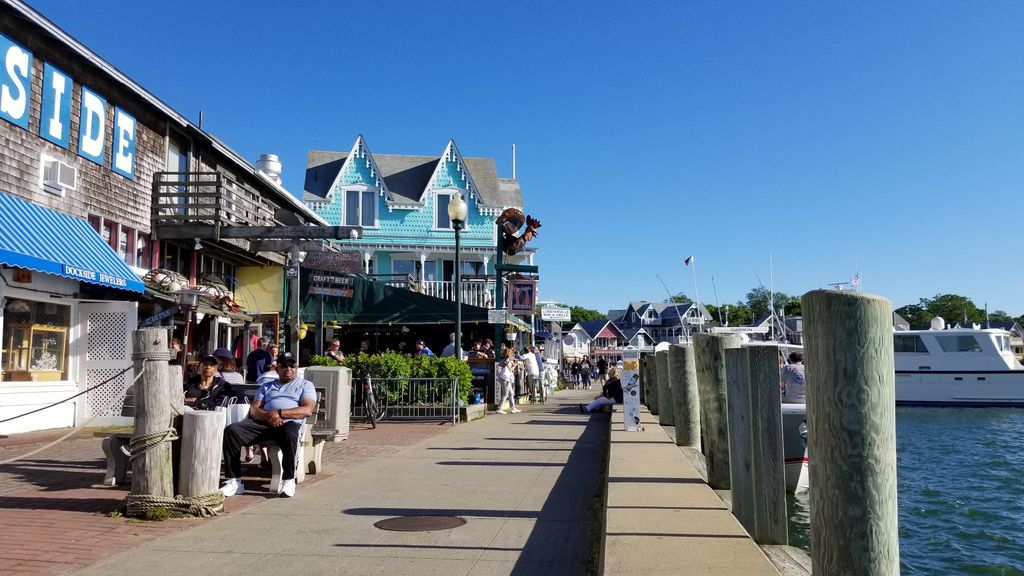 Dockside-Marketplace-Marina