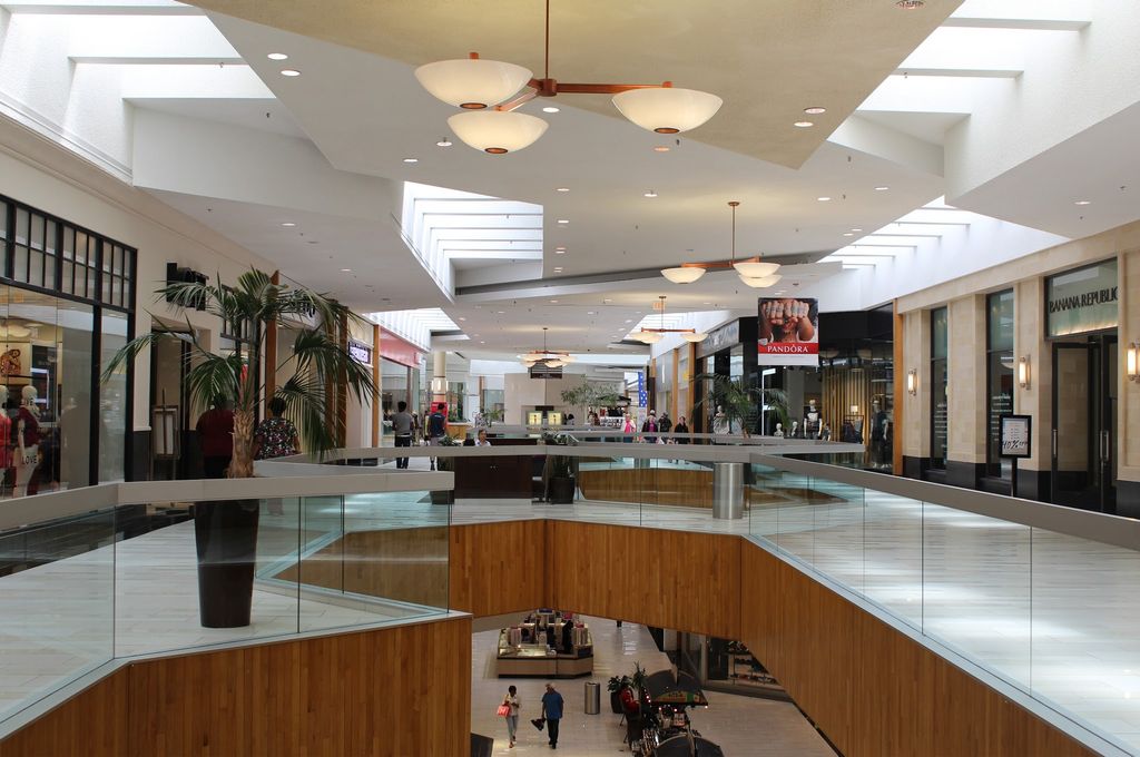 Holyoke-Mall-1