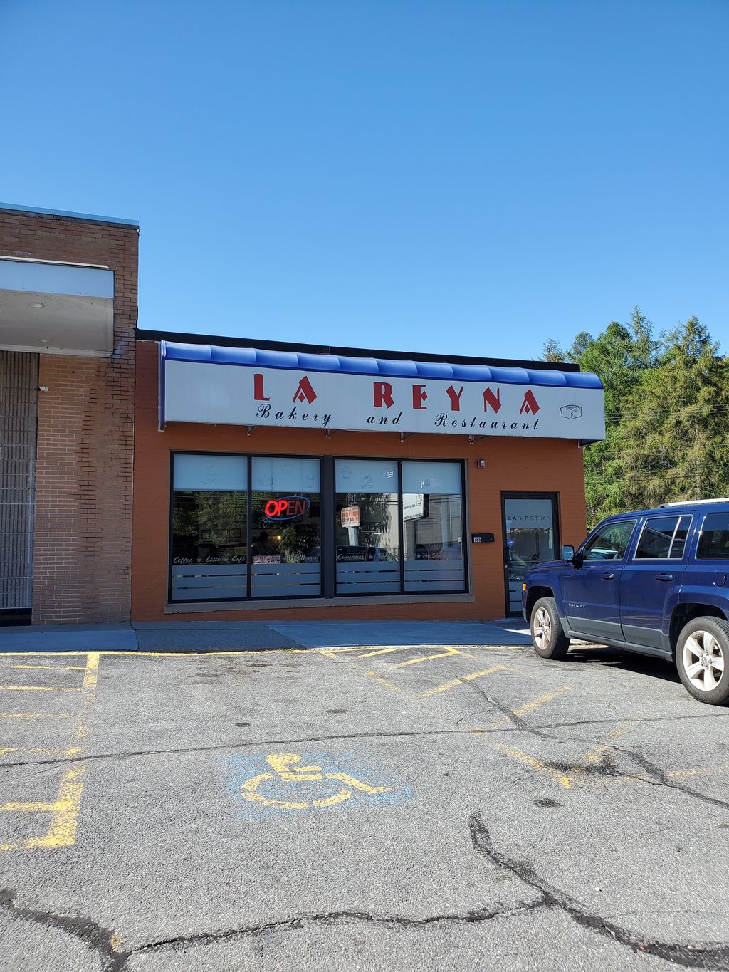 La-Reyna-Bakery