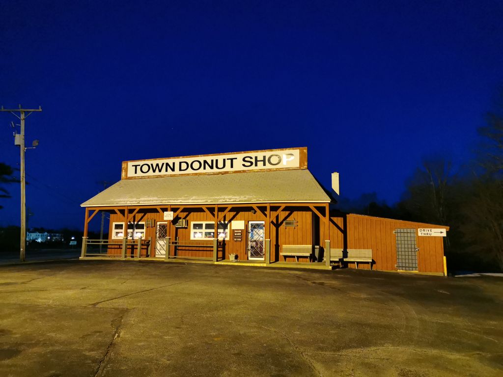 Town-Donut-Shop