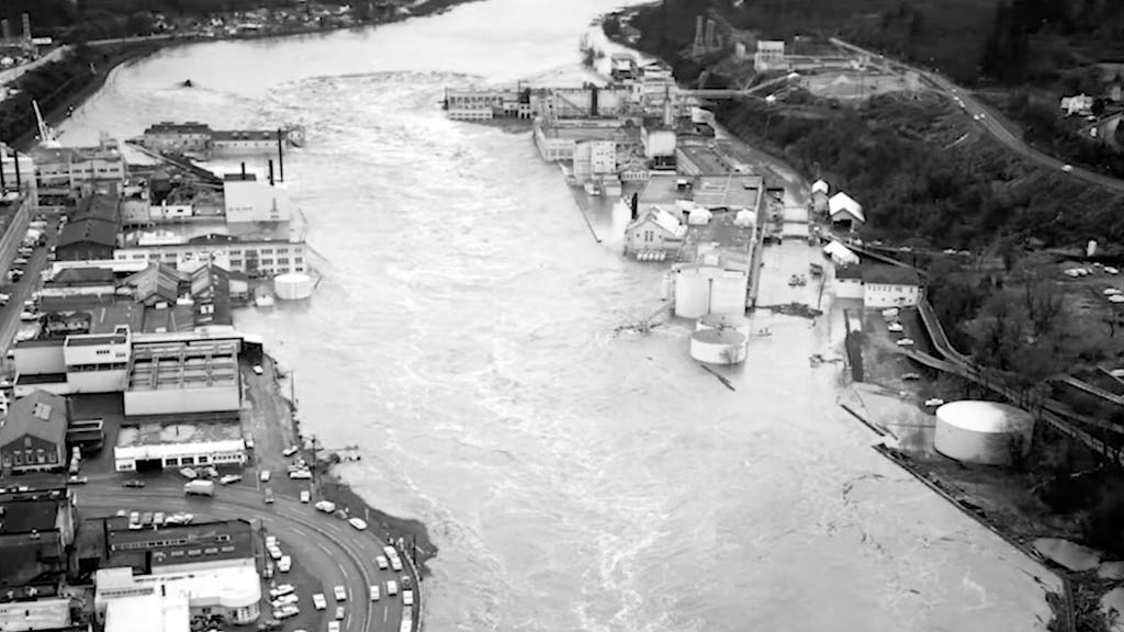 Willamette River overflowed in 1964