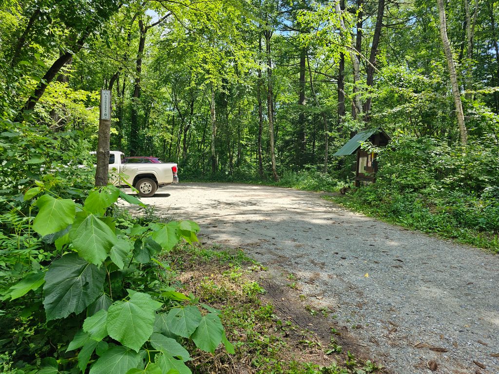 Appalachian-Trail-at-Lake-Buel-Rd-MA