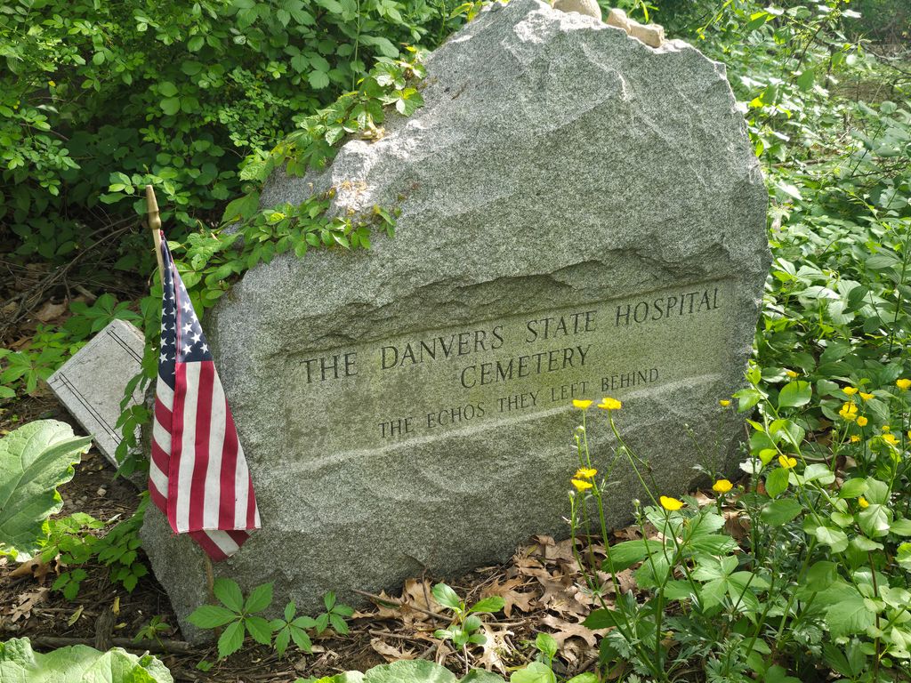 Danvers-State-Hospital-Cemetery