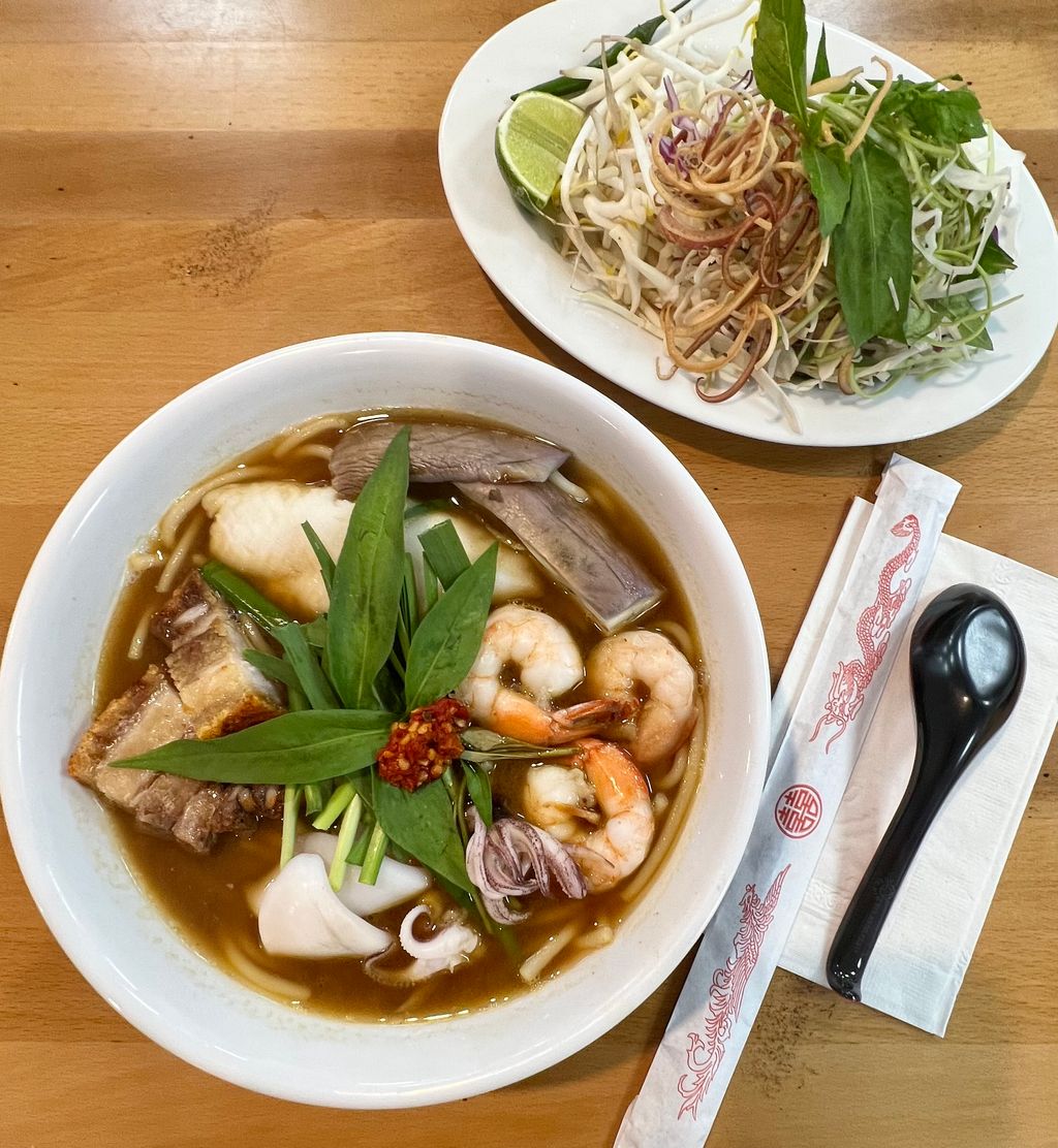 Huong-Que-Vietnamese-Restaurant-1