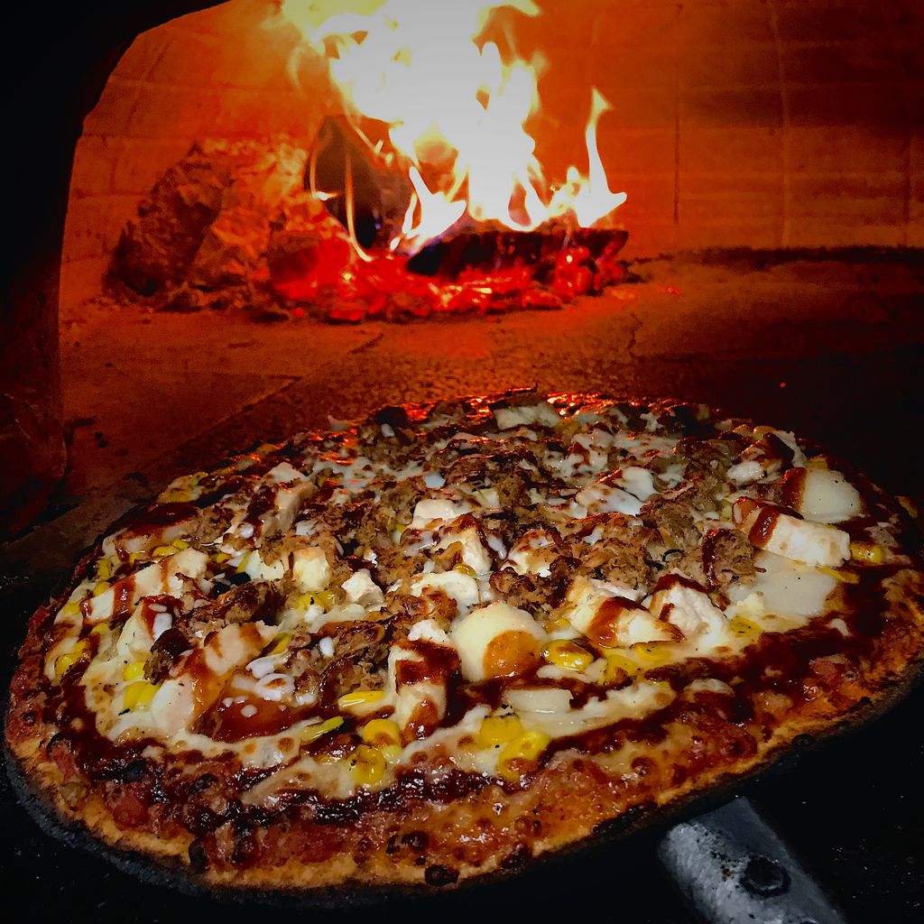 Kindles-Wood-Fired-Brick-Oven-Italian-Pizzeria-1